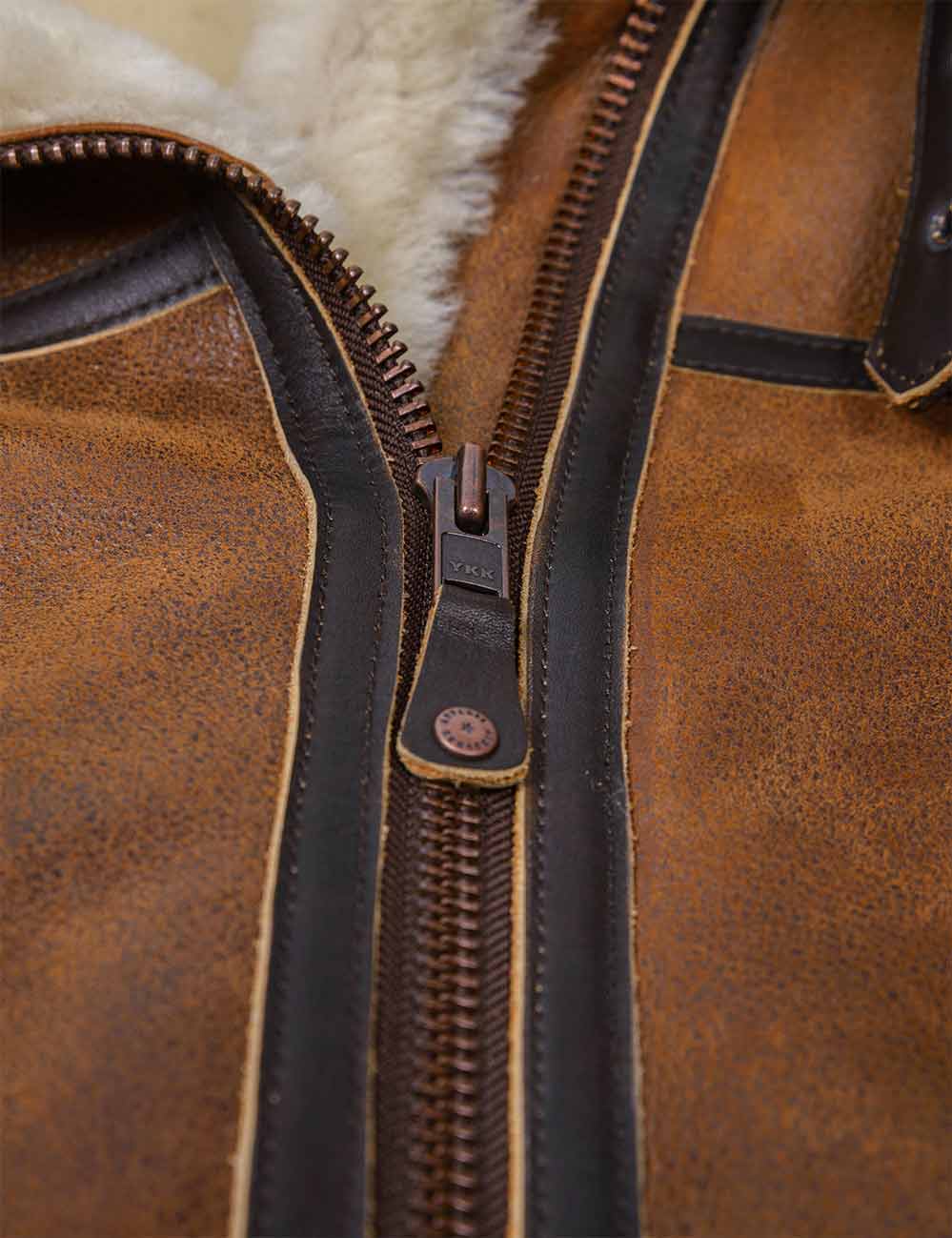 Aron - Kapucnis szőrös bomberdzseki